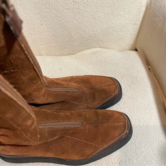 Elegant Tan Suede Winter Boots - Picture 2 of 11